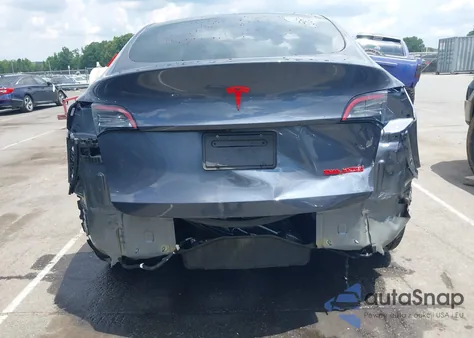 2021 Tesla Model Y Long Range Dual Motor All-Wheel Drive z USA, uszkodzony, nr VIN 5YJYGDEE1MF066039